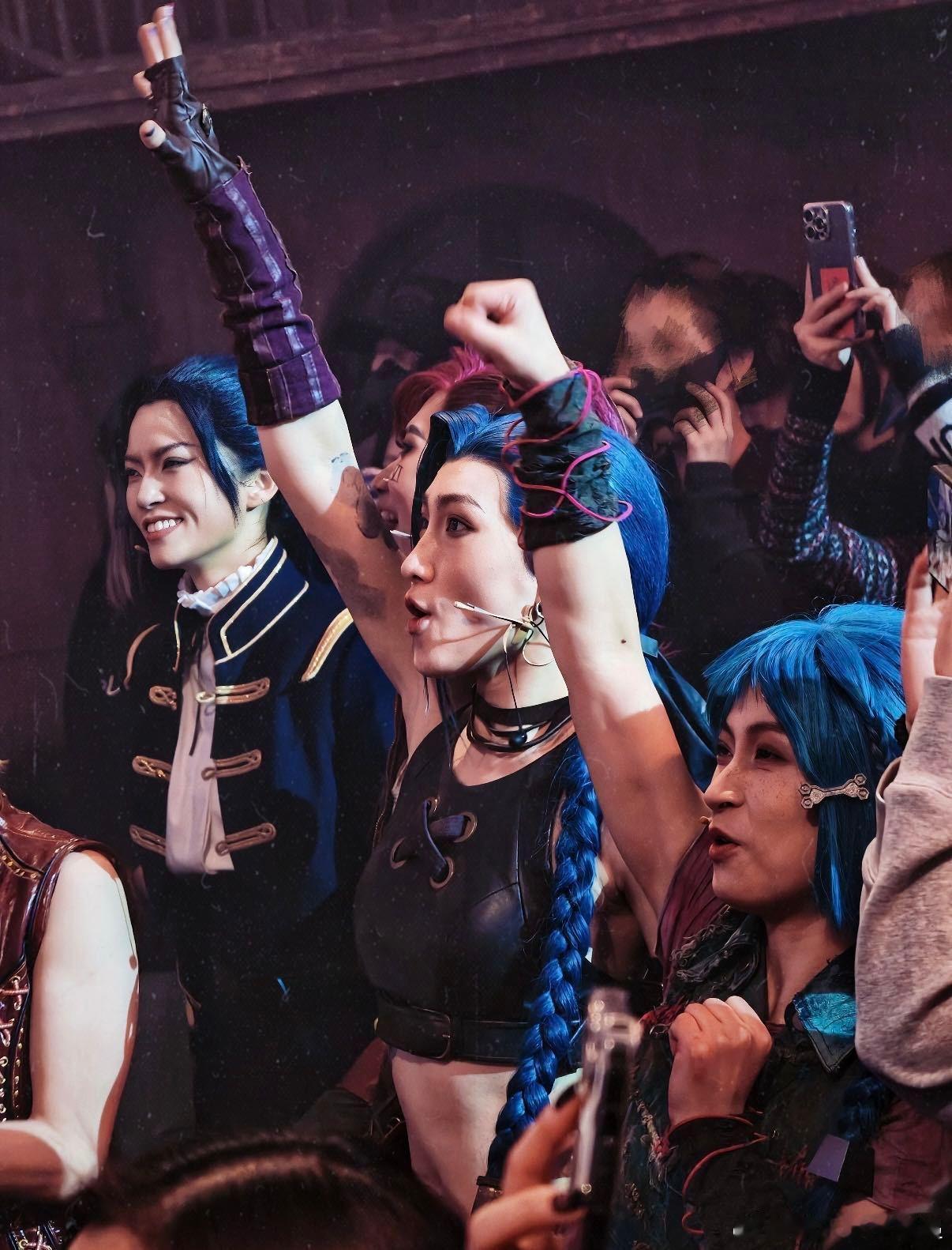 离金克丝只有一米是怎样的体验从场景照片就能感受到制作的诚意。每个细节都经过精心设