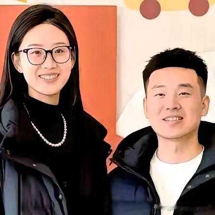 北大女博士订婚：“彩礼五金全免”，高知家庭的婚恋观太圈粉！
 
昨晚的热搜被一对