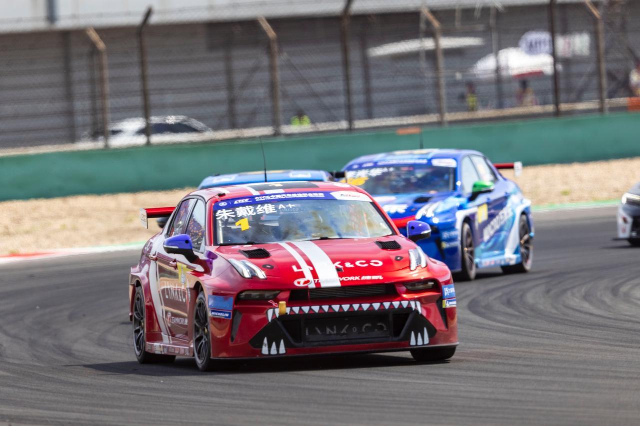 当别人还在吹牛皮的时候，领克自主研发的新一代“03+ TCR赛车”默默完成了首秀