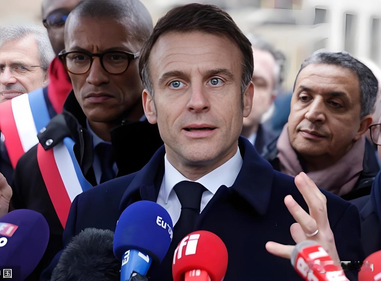 马克龙访华，网友：别再重演“订单到手就翻脸”。据新华社、央广网发布：12月3日下