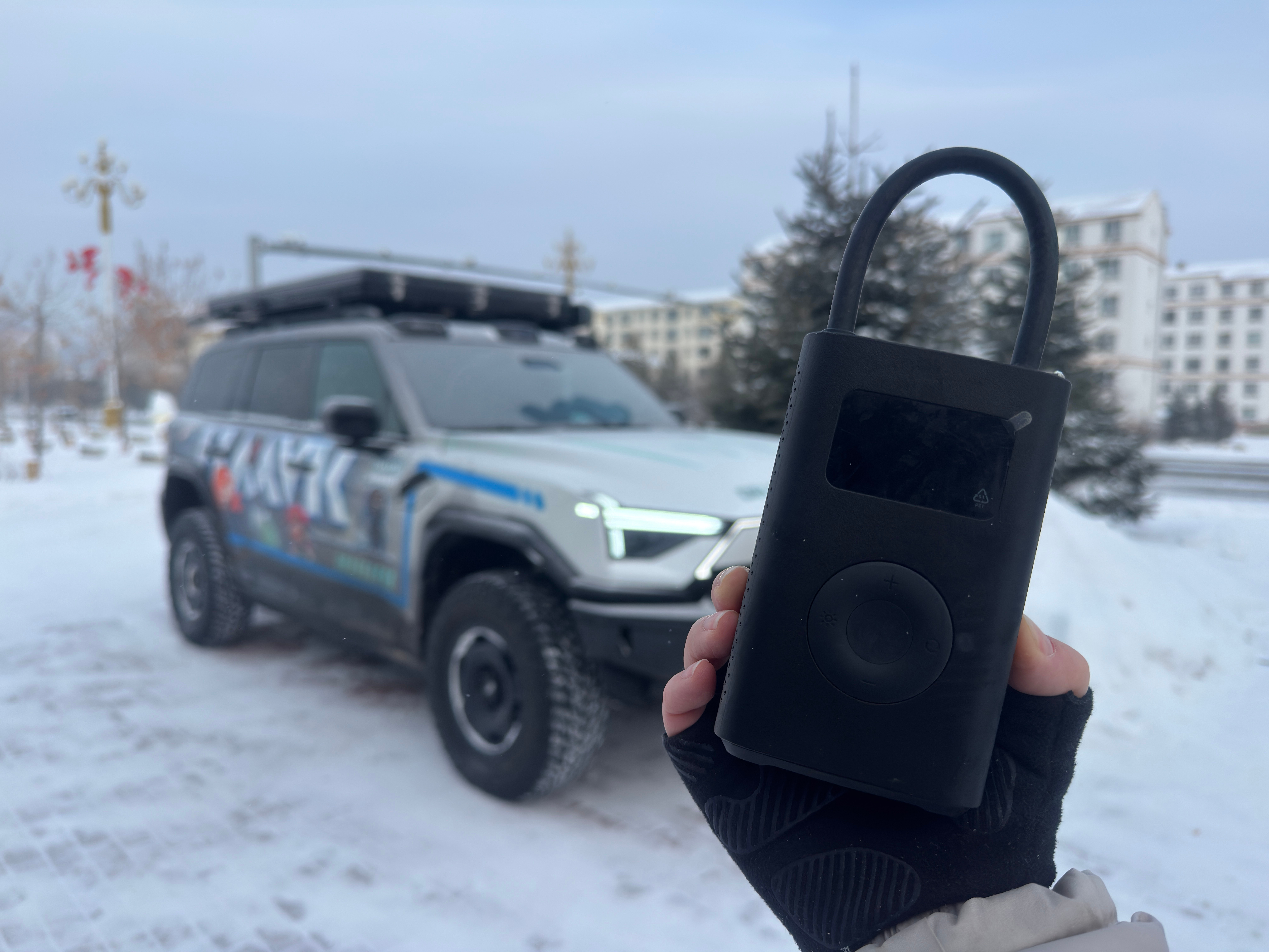 极寒下第一个坏掉的东西出现了小米充气宝……完全充不进去电了的那种……雷子你糊涂啊