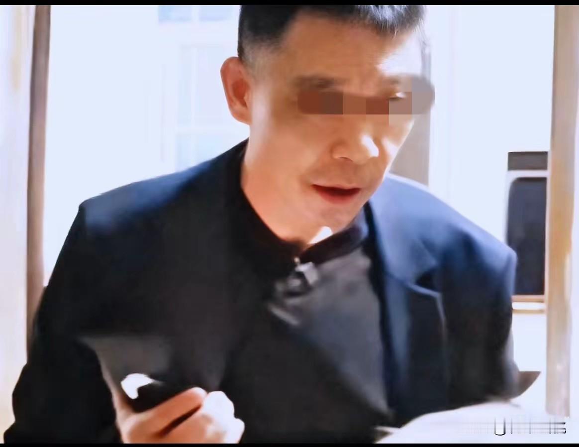 都说养儿防老，儿子养大了自己变老了，
养大的儿子变成了仇人，因一点琐事对母亲大打