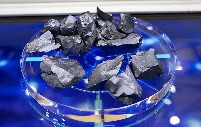 走私稀有金属镓，这不是一般人能干的，绝对是国内有一大批内鬼相互配合把我们国家严控
