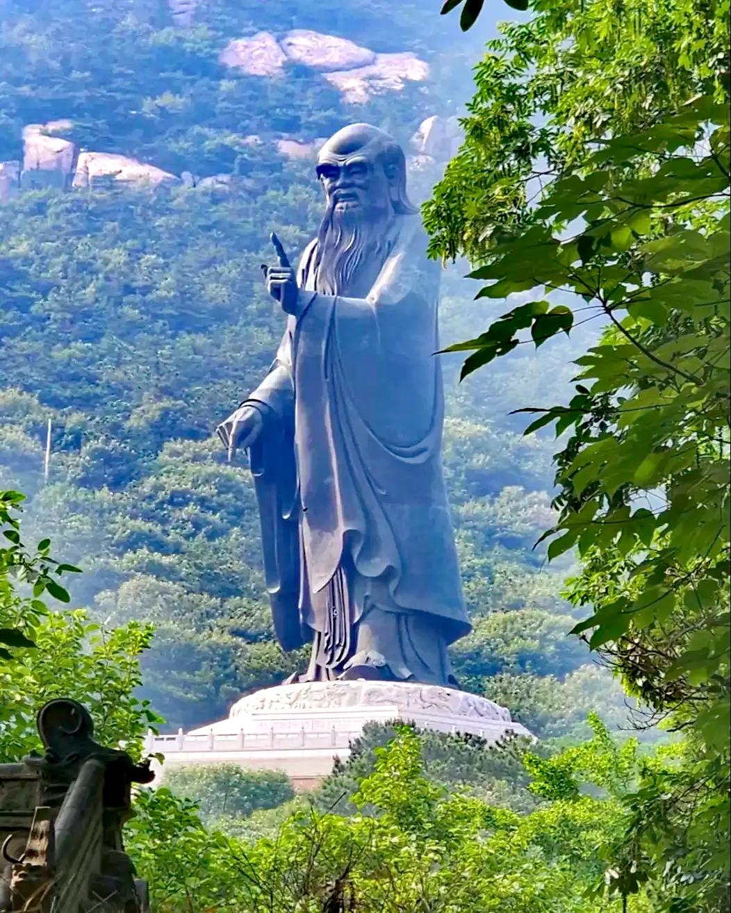 观山听海，问道太清

鞠九水甘露沁脾胃，听太平钟颂静心神

攀巨峰观云霞壮阔，登