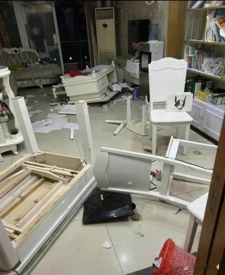 为什么说，离婚带儿子的女人人品差不了？

昨天去一个男性朋友家吃饭，被他的一番话