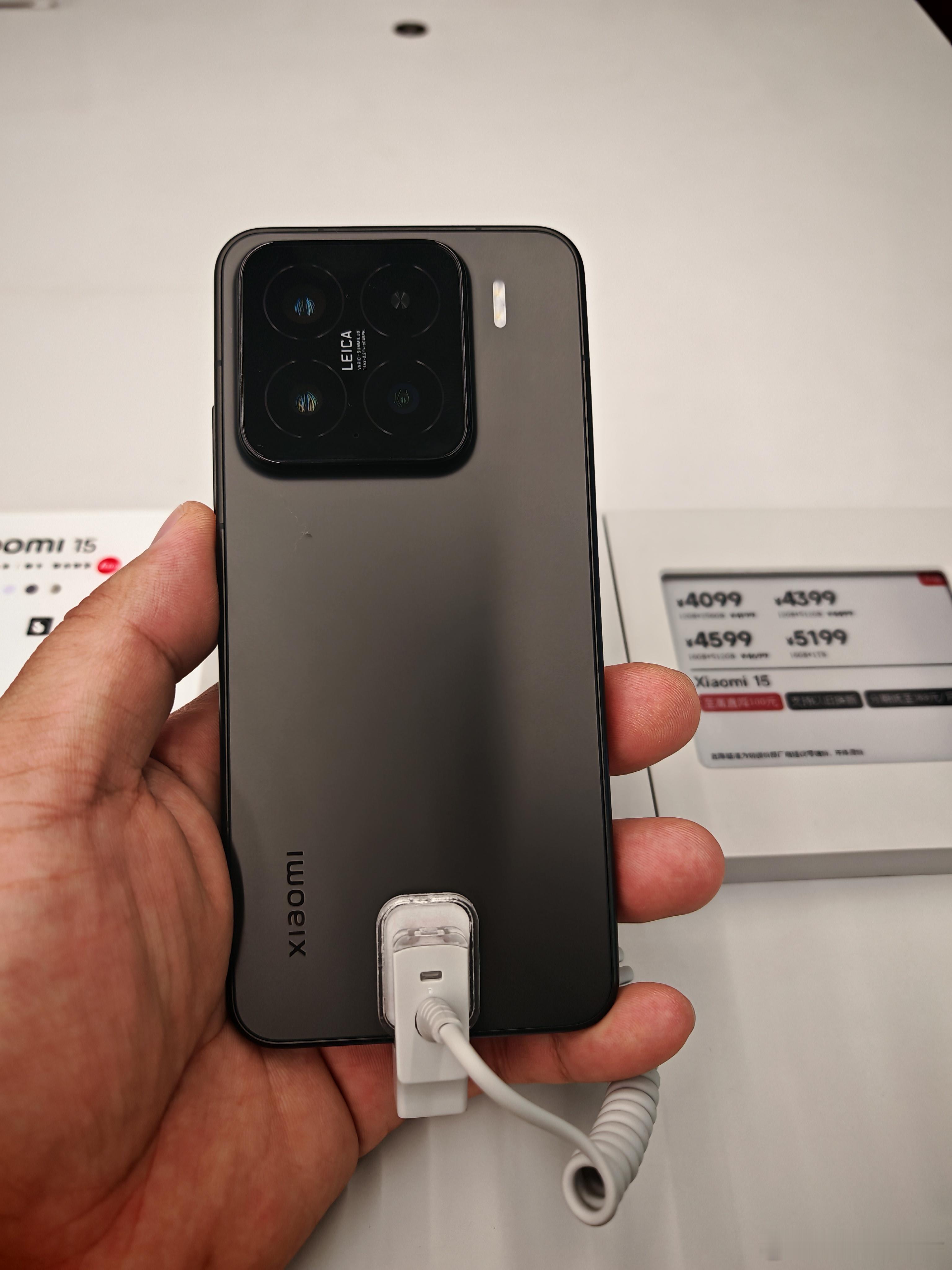 昨天店员和我说，国补+店补这一能优惠1000，这么看在店里买比在网上买还便宜20
