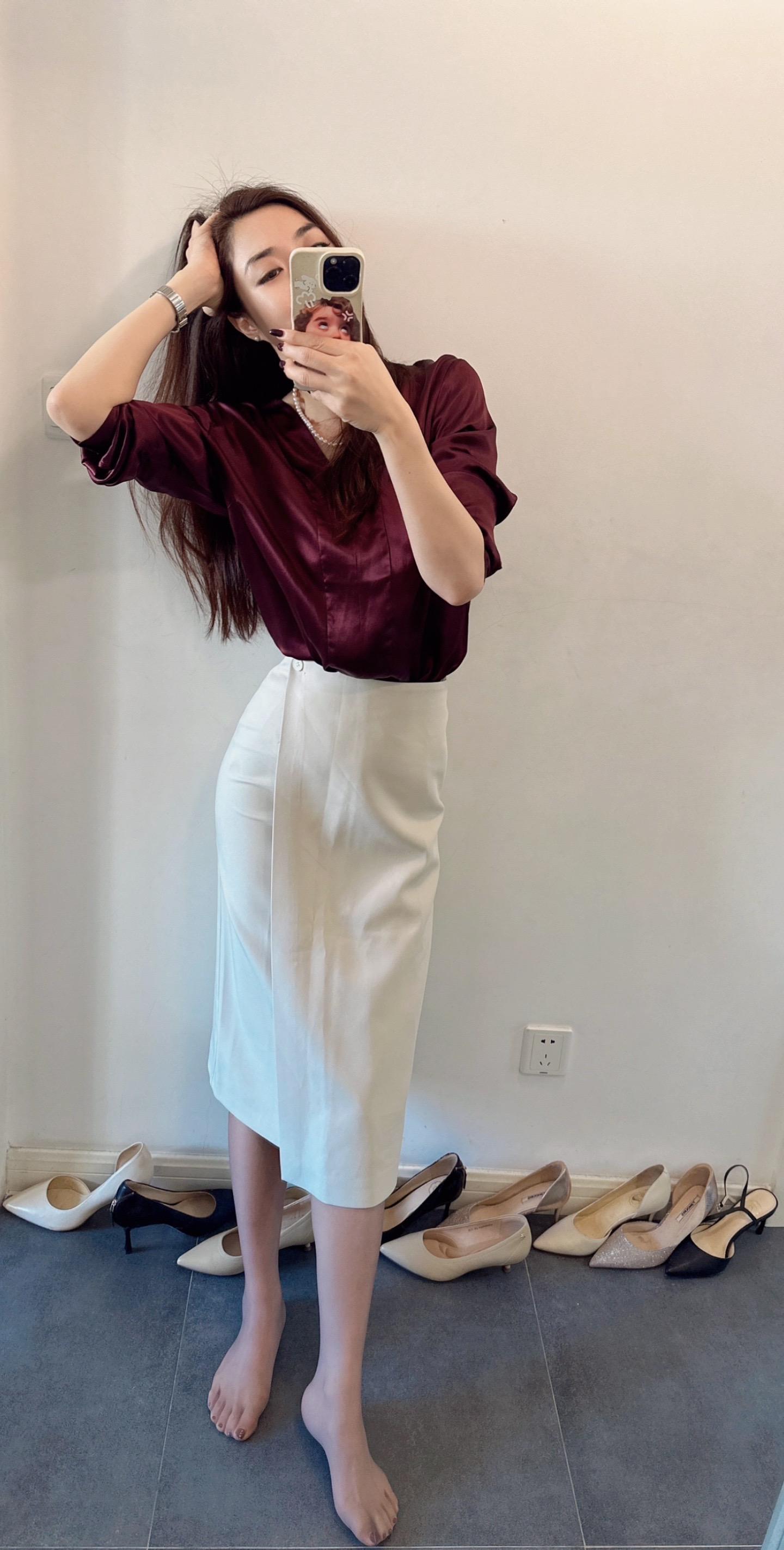 刘秘上班了💼。