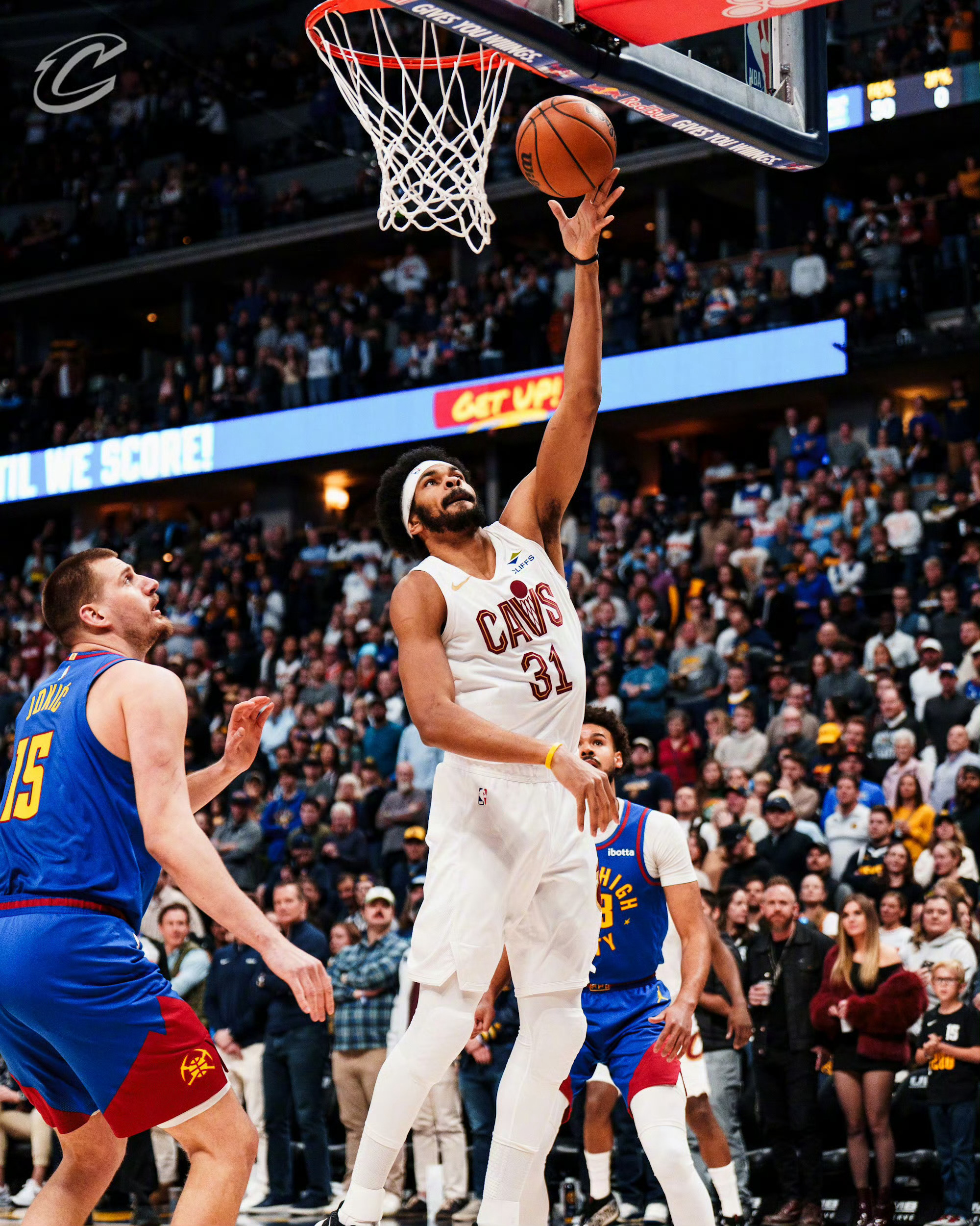 骑士vs掘金骑士克利夫兰骑士 就目前骑士队的表现可以看得出来，由于锋线伤病人手短