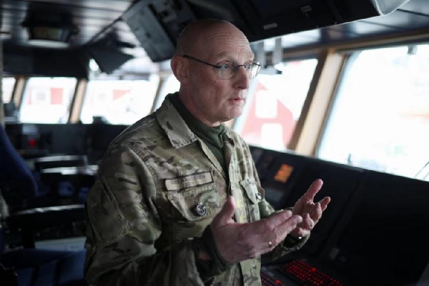 昨天，丹麦北极联合司令部司令安诺森对媒体说:“我们在格陵兰岛附近没看到任何中俄船