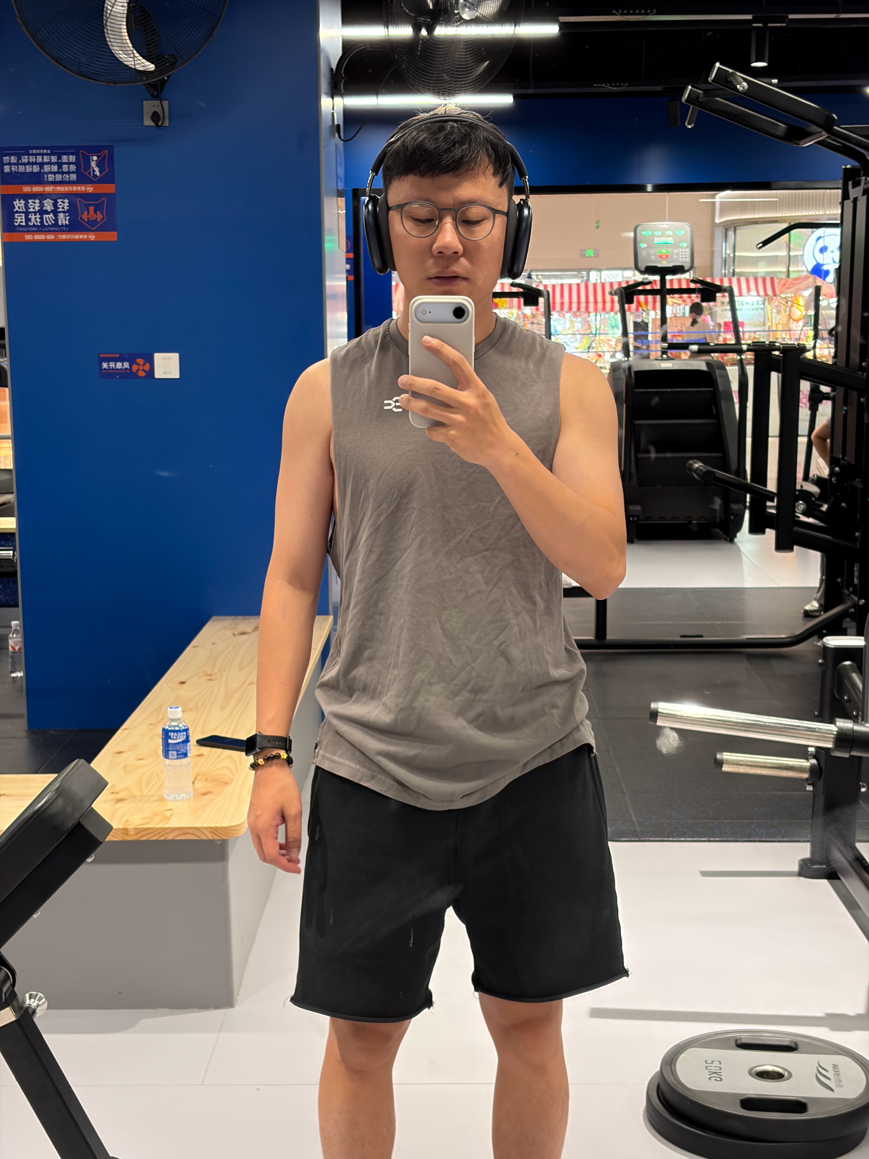 戴AirPods Max健身很沉浸，就是戴久了耳朵热啊 ​​​