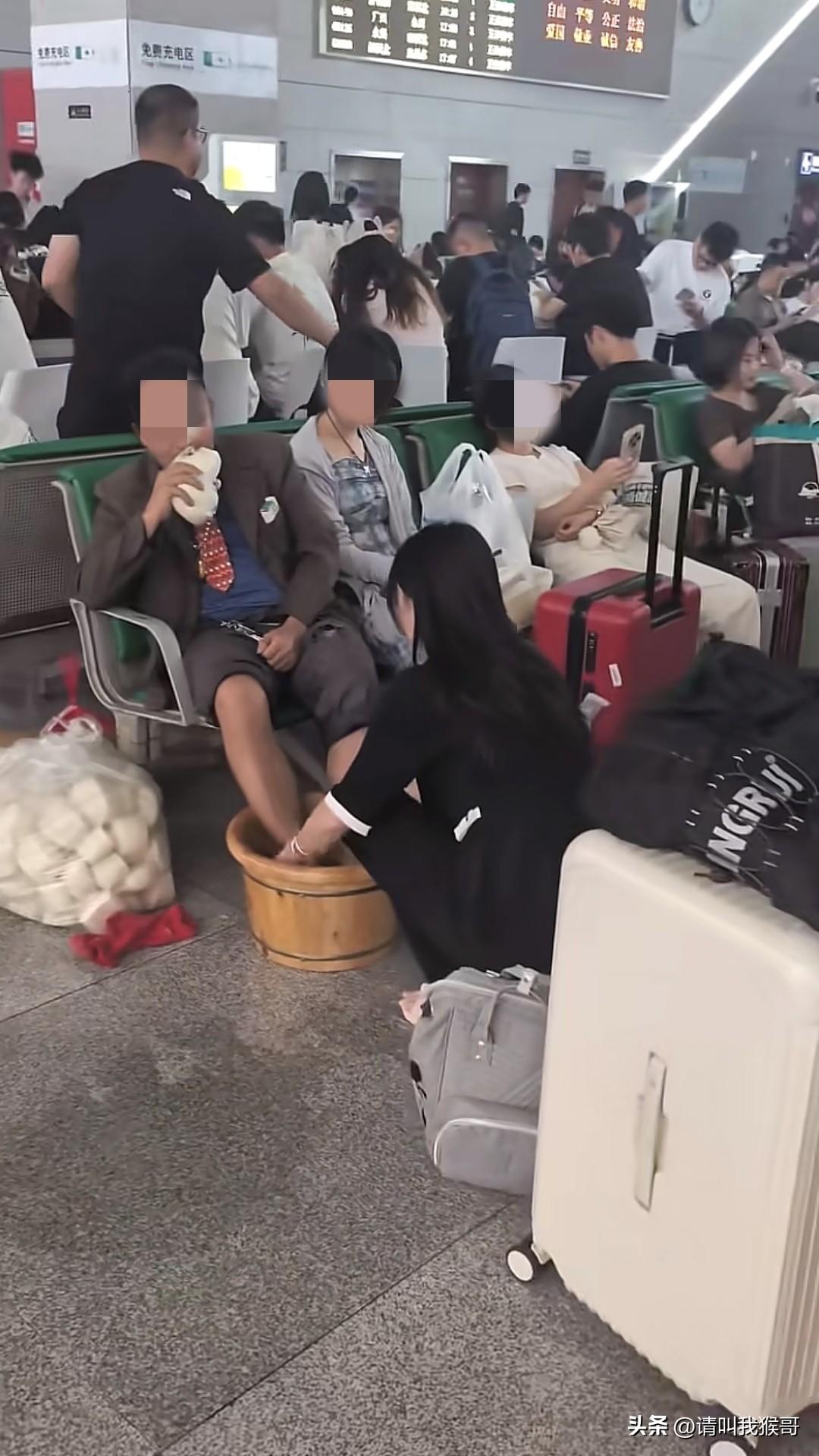 看到这位大哥，我感觉我半辈子的火车白等了