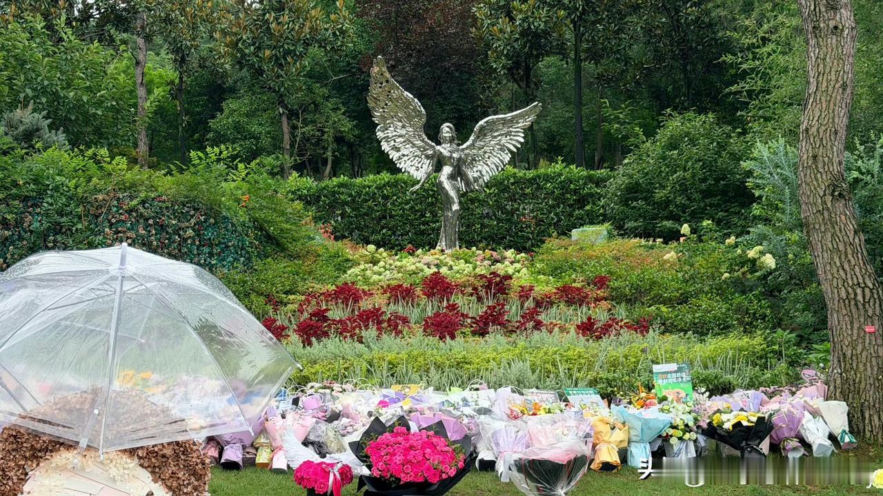 CoCo三周年忌日，李思林发文替妹妹守家

7月5日是李玟离世三周年的日子，李思