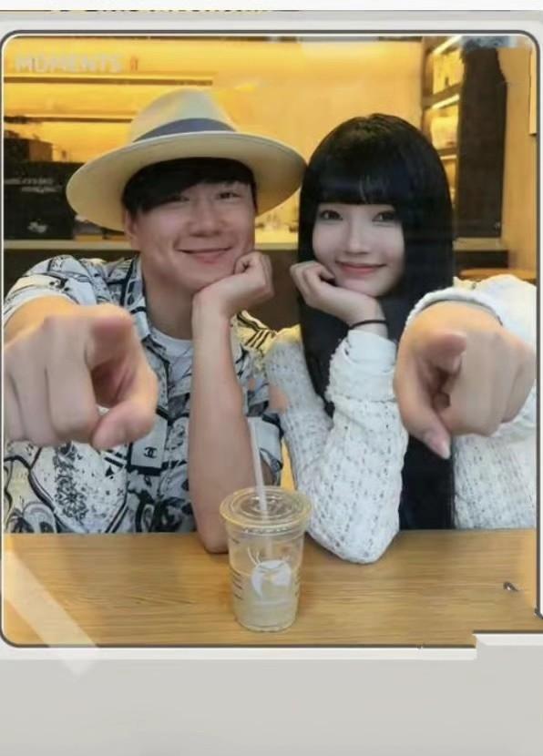 林俊杰这回真不装了？42岁的他，被曝恋上23岁华裔白富美“七七”，这21岁的年龄