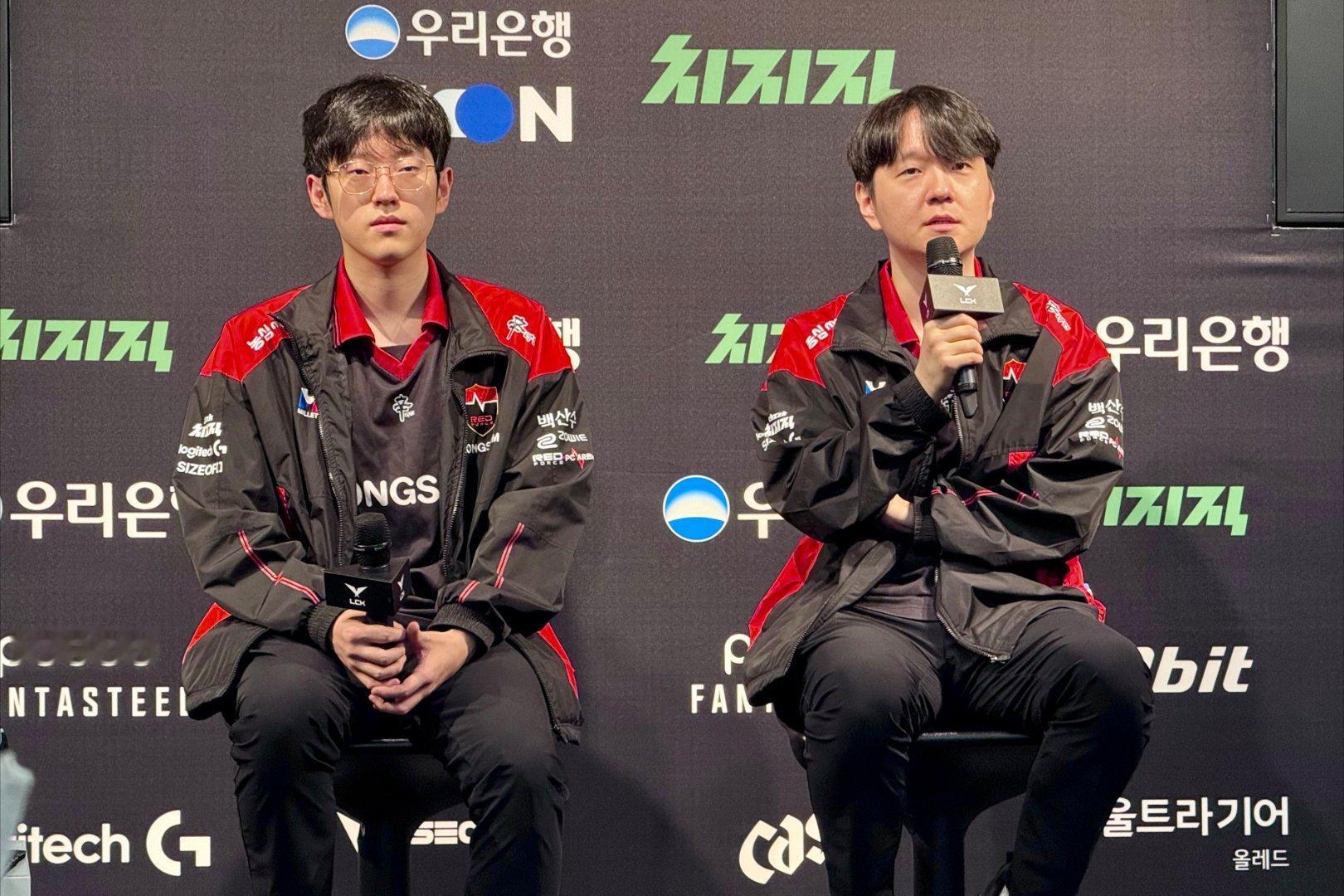 NS的监督DanDy和中单选手Scout接受赛后败者采访dns更换首发lck大轮