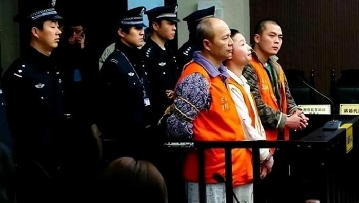 2010年，浙江温州苍南“最美警花”被三名歹徒抢劫，抢劫过后歹徒又对她进行了凌辱