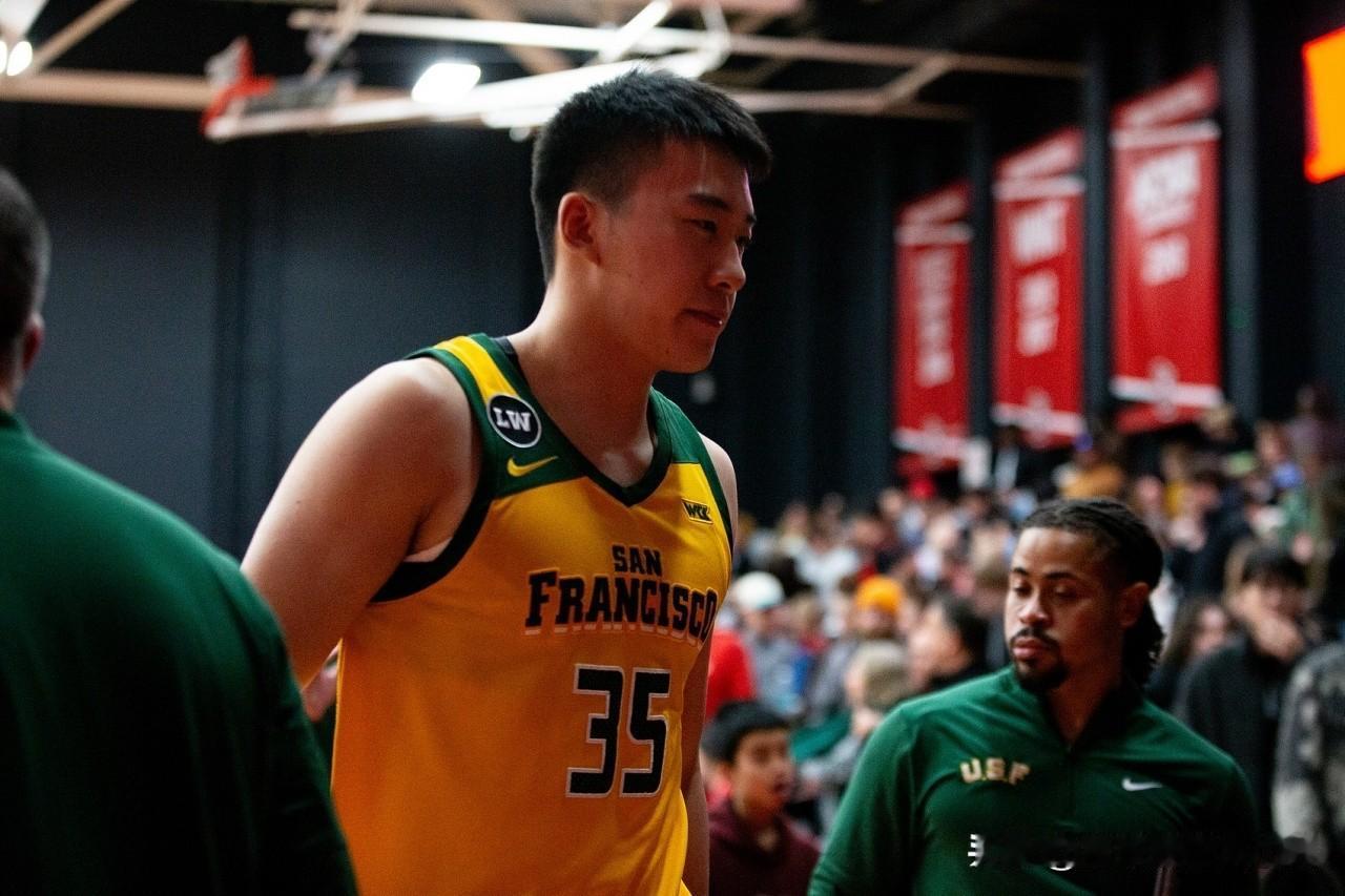 说实话没有王俊杰，中国队很可能打不过日本队！

在亚洲杯期间依靠四号位王俊杰的三