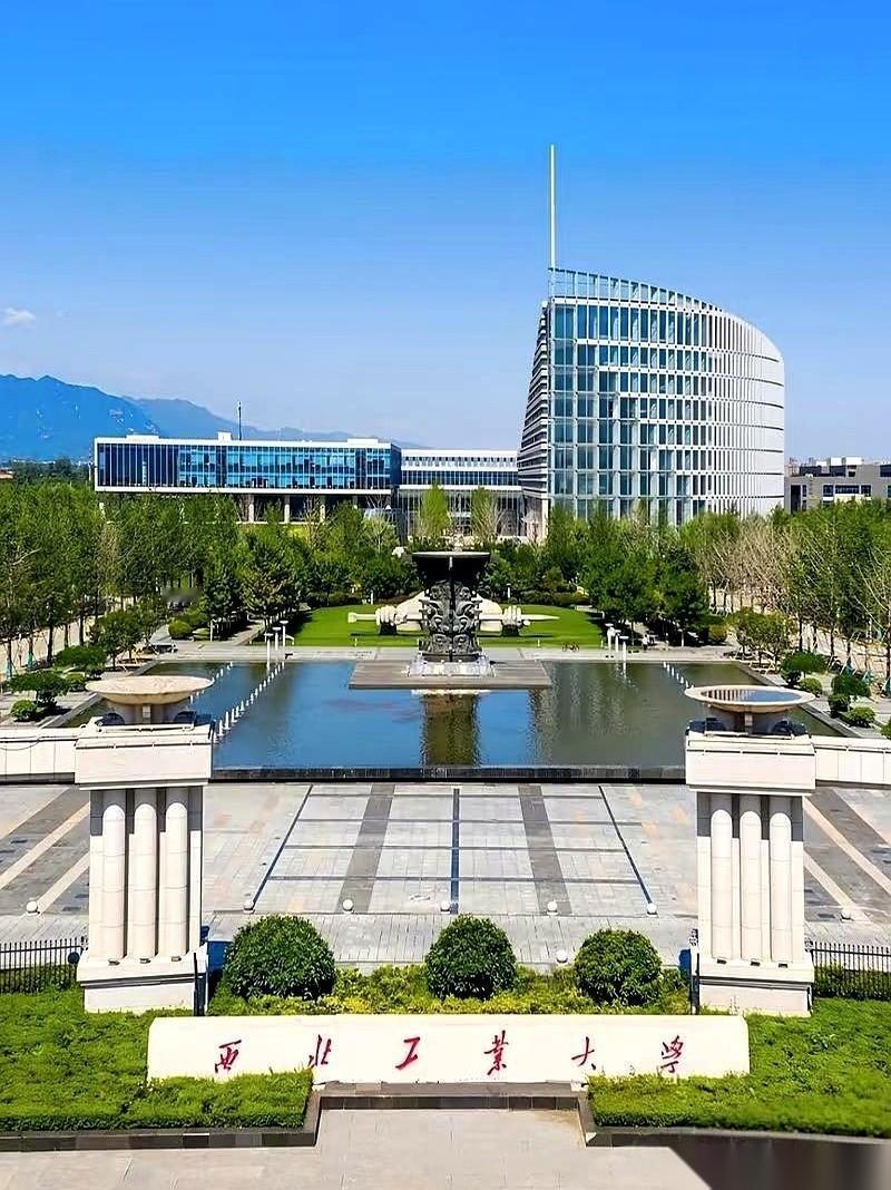 两个月，一万六千七。
你敢信这是一个18岁准大学生暑假的“疯狂业绩”吗？
哦对，