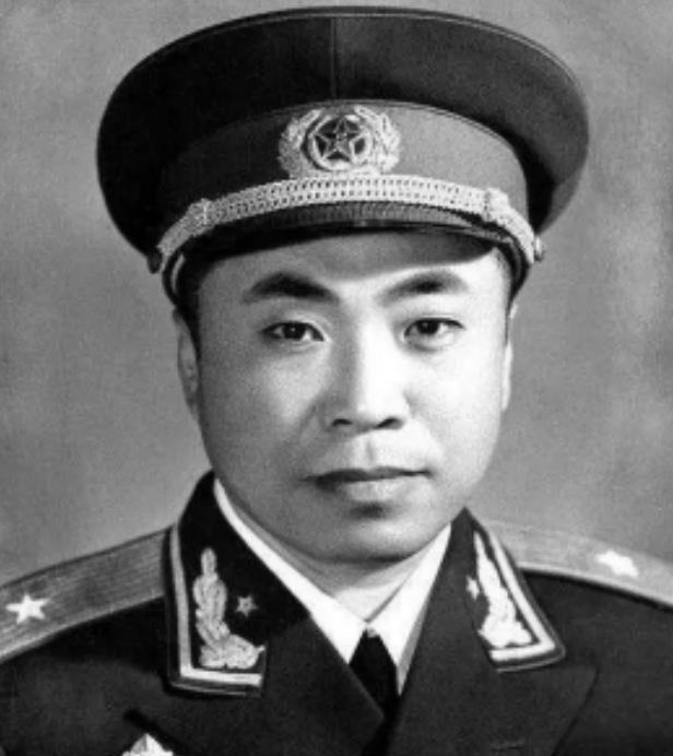 1942年，八路军神枪手遭叛徒出卖，被日军包围，只剩一颗子弹，这时，他很为难：是