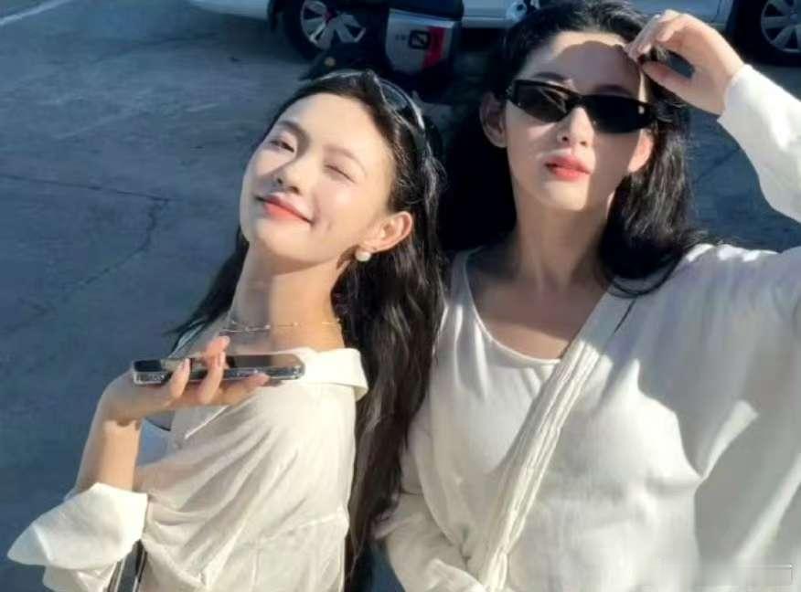林允直播夸遍所有人  谁能拒绝一个会花式夸人的林允？在剧组直播秒变全自动夸夸机，