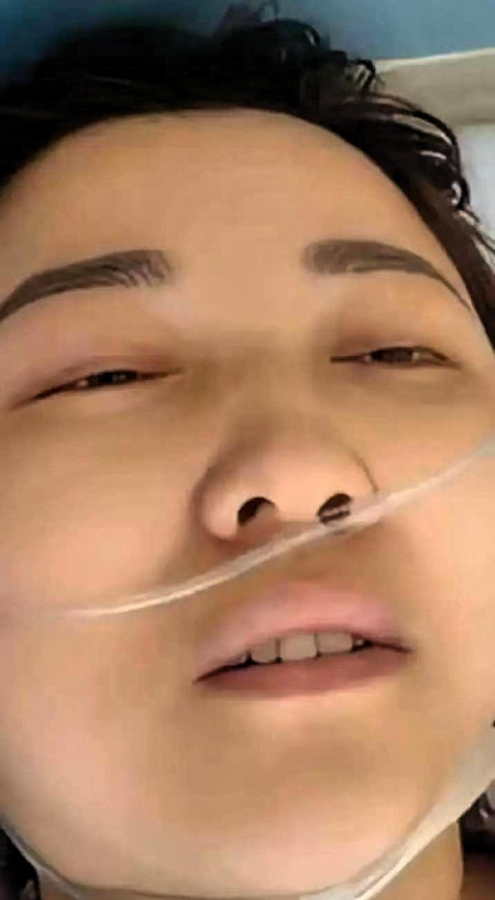 泪目！西安，一个28岁姑娘在公司上班，同事看到她裤子上全是血，她自己却没有疼痛的