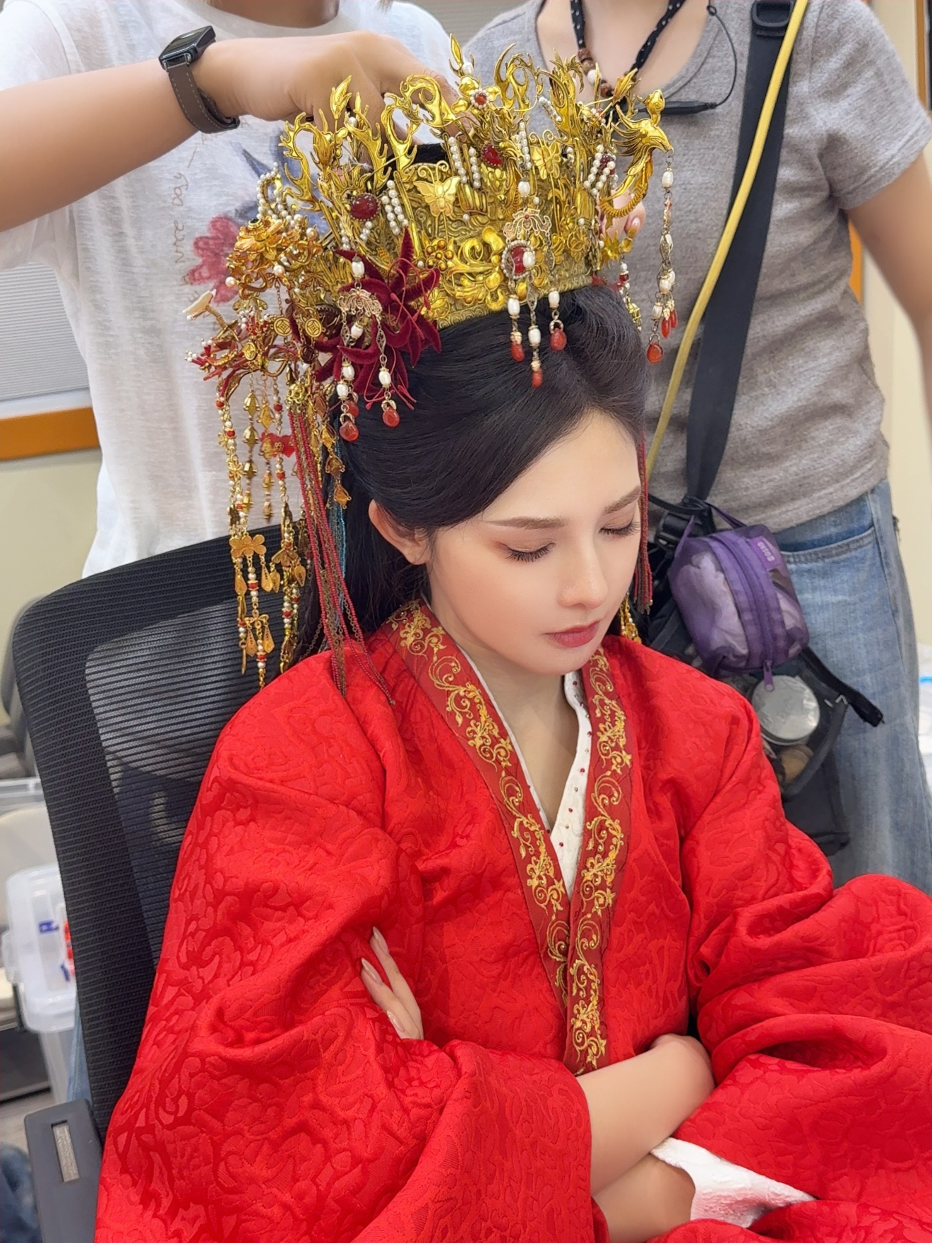 彭小苒本名彭晓冉《朝无念》圆满杀青！杀青海报氛围感拉满，原来彭小苒原名彭晓冉，名
