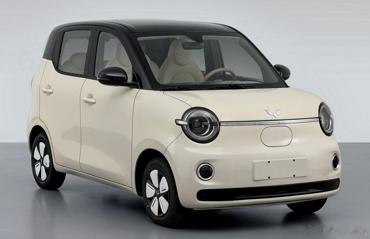 五菱宏光MINI EV双/四门版+缤果全系换了新前脸，最显著的变化就是萌萌大圆灯