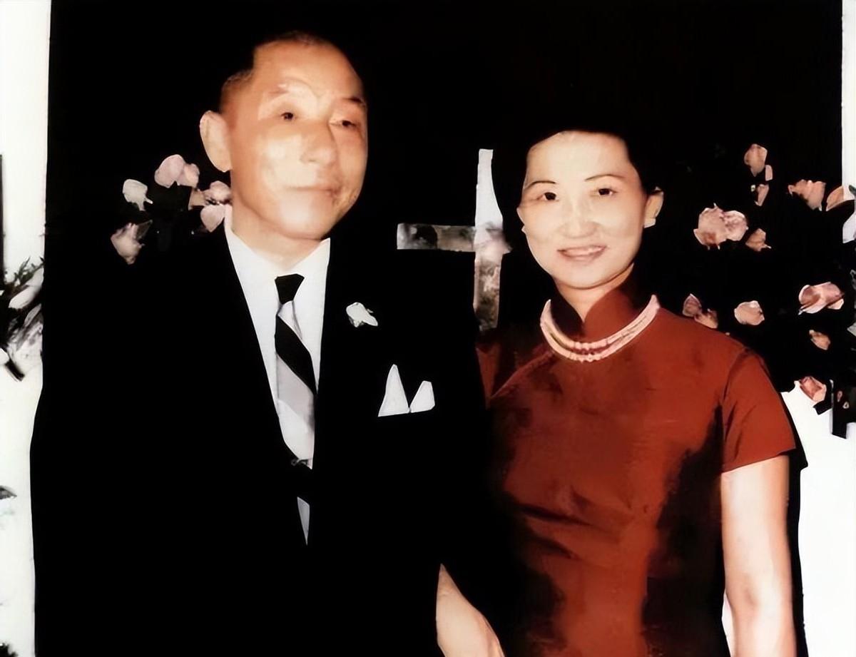 张学良与谷瑞玉离婚时约定三条规矩，她此生未再婚，后进入南开大学成为教书先生
19