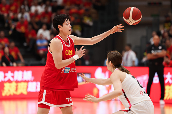 杨舒予[超话]中国女篮vs日本女篮杨舒予 首节比赛中国女篮26-25日本女篮，韩