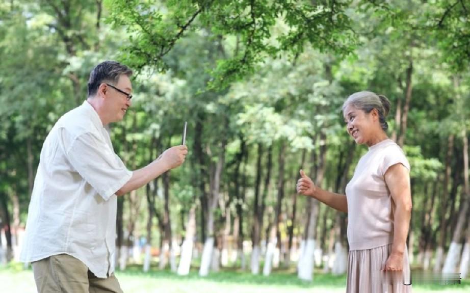 人老了，什么是你的底气？

健康的身体，是一个人活着最大的底牌。

人老了，身体