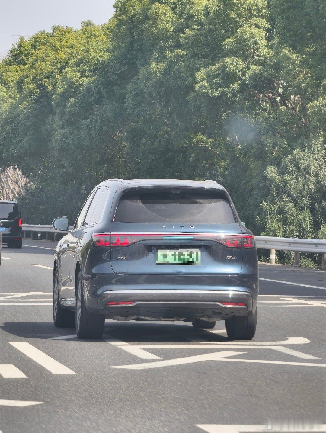 分享一下返程路上遇到的小蓝灯，因为车流量大了，所以遇到的也多了，车型也丰富了很多