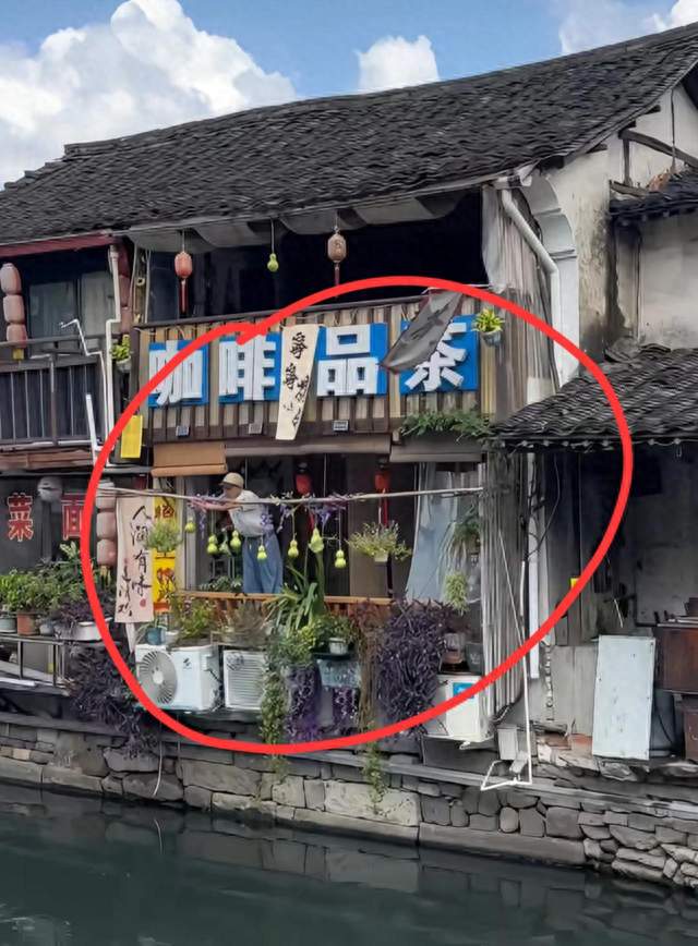 绍兴惊现“葫芦盗版”就开在正版爷爷隔壁！