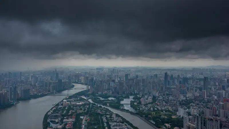 广州暴雨 广州这暴雨真是“任性”啊！3月30日强雷雨云团覆盖广州大部，多区发布冰