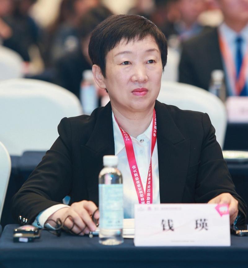 大专兽医出身，白手起家缔造千亿帝国！最被低估的实干女企业家钱瑛
 
钱瑛，女，中