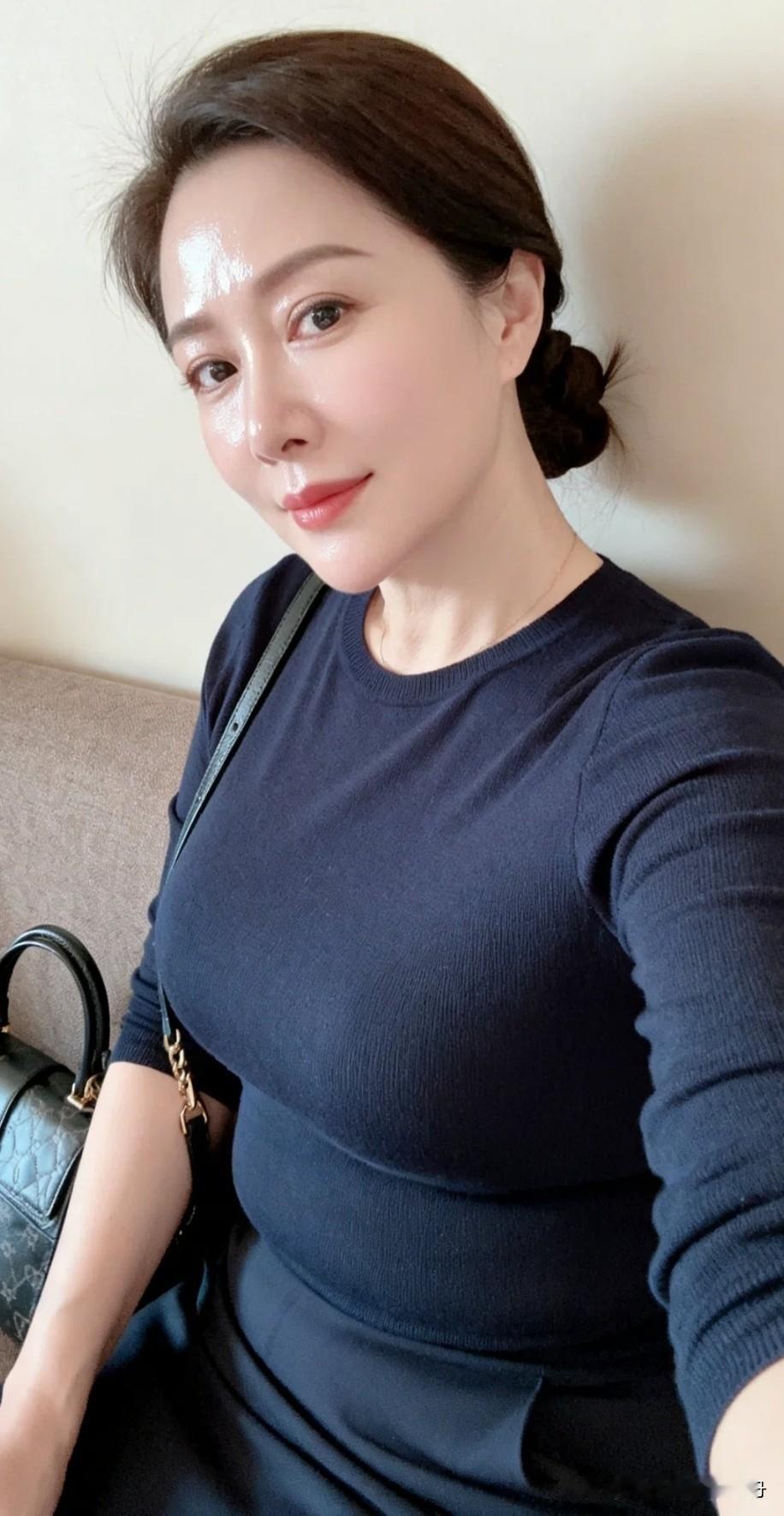 中年更从容。