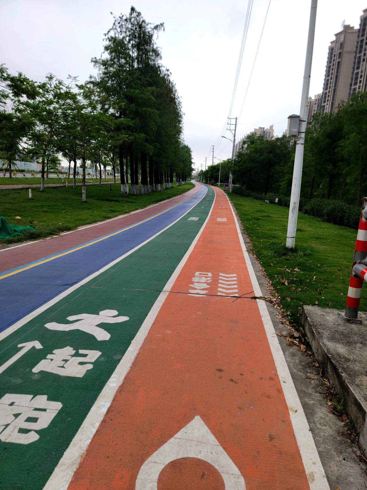 我把我所理解的摄影看成一门独特的艺术。至于好不好看，我也不知道，反正见仁见智