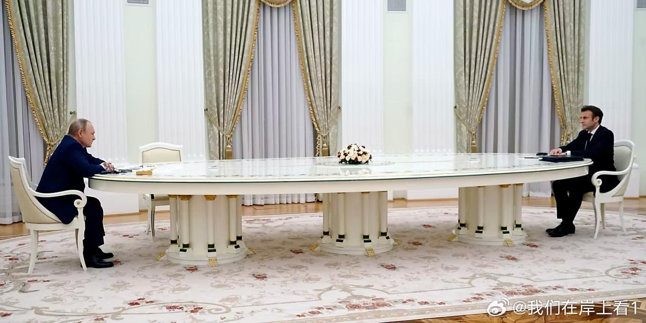 法国总统马克龙请求俄罗斯地堡老头子让欧洲加入乌克兰战争的谈判桌，直接遭到俄罗斯地