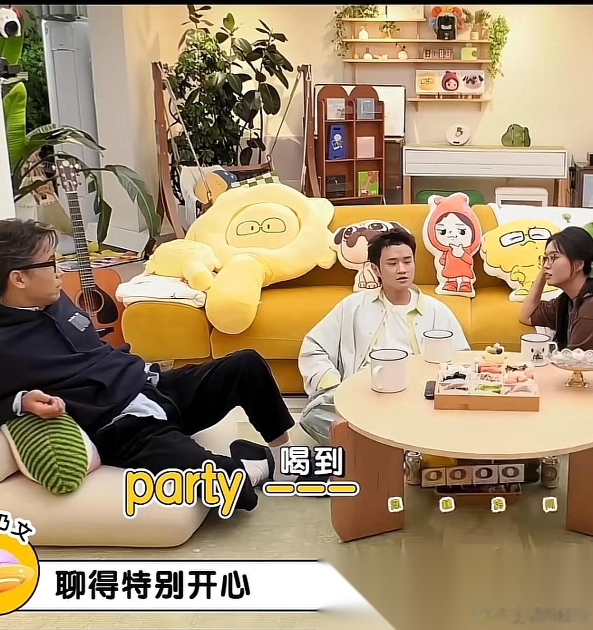 李雪琴问李乃文“你们五哈那个节目咋给你挖掘，让你录上这个节目的。”李乃文“不喝的