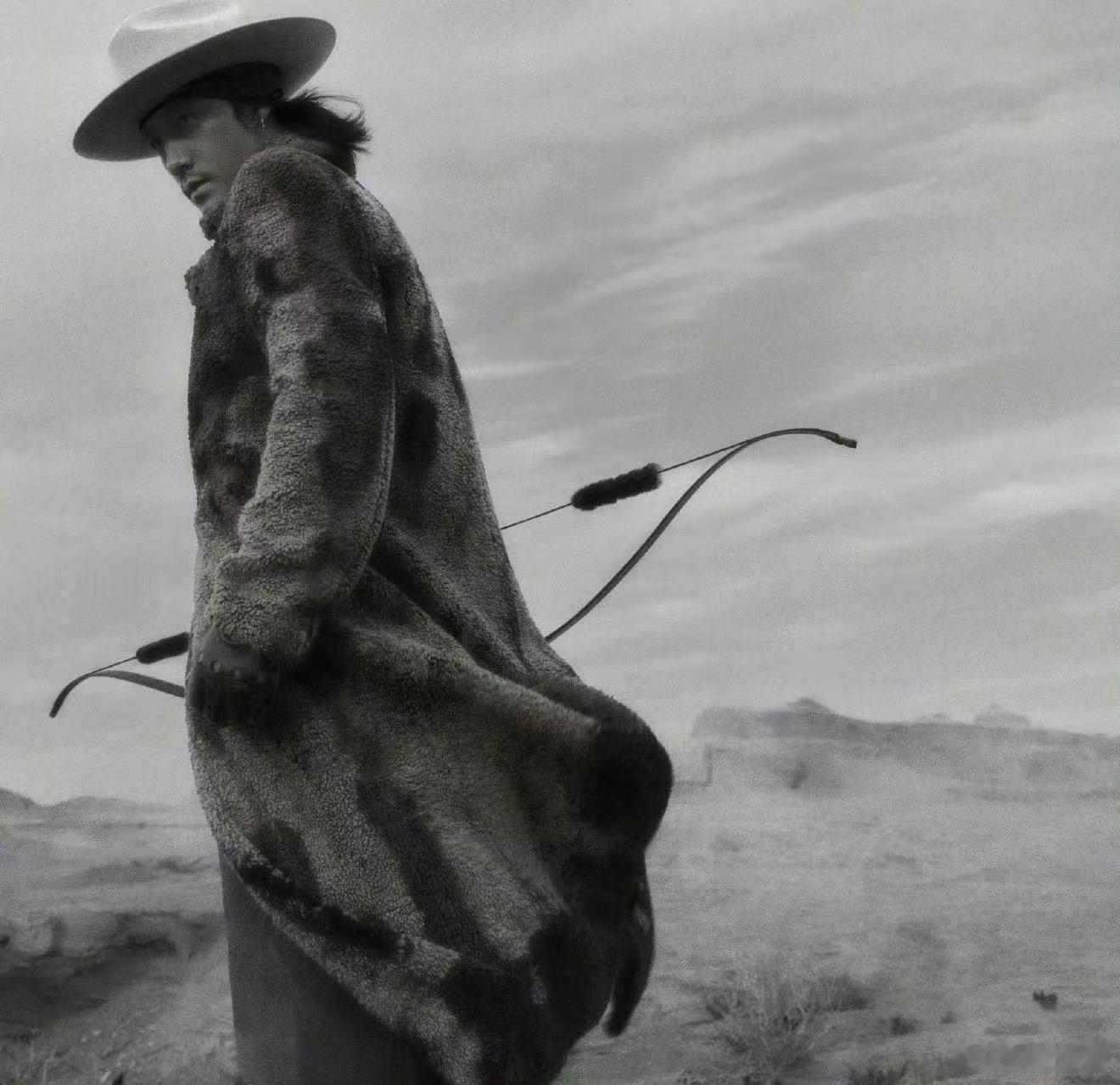 春节档的第一箭是此沙射的大漠风卷残阳，此沙饰演的和伊玄拉弓满弦，箭头直指人心！这