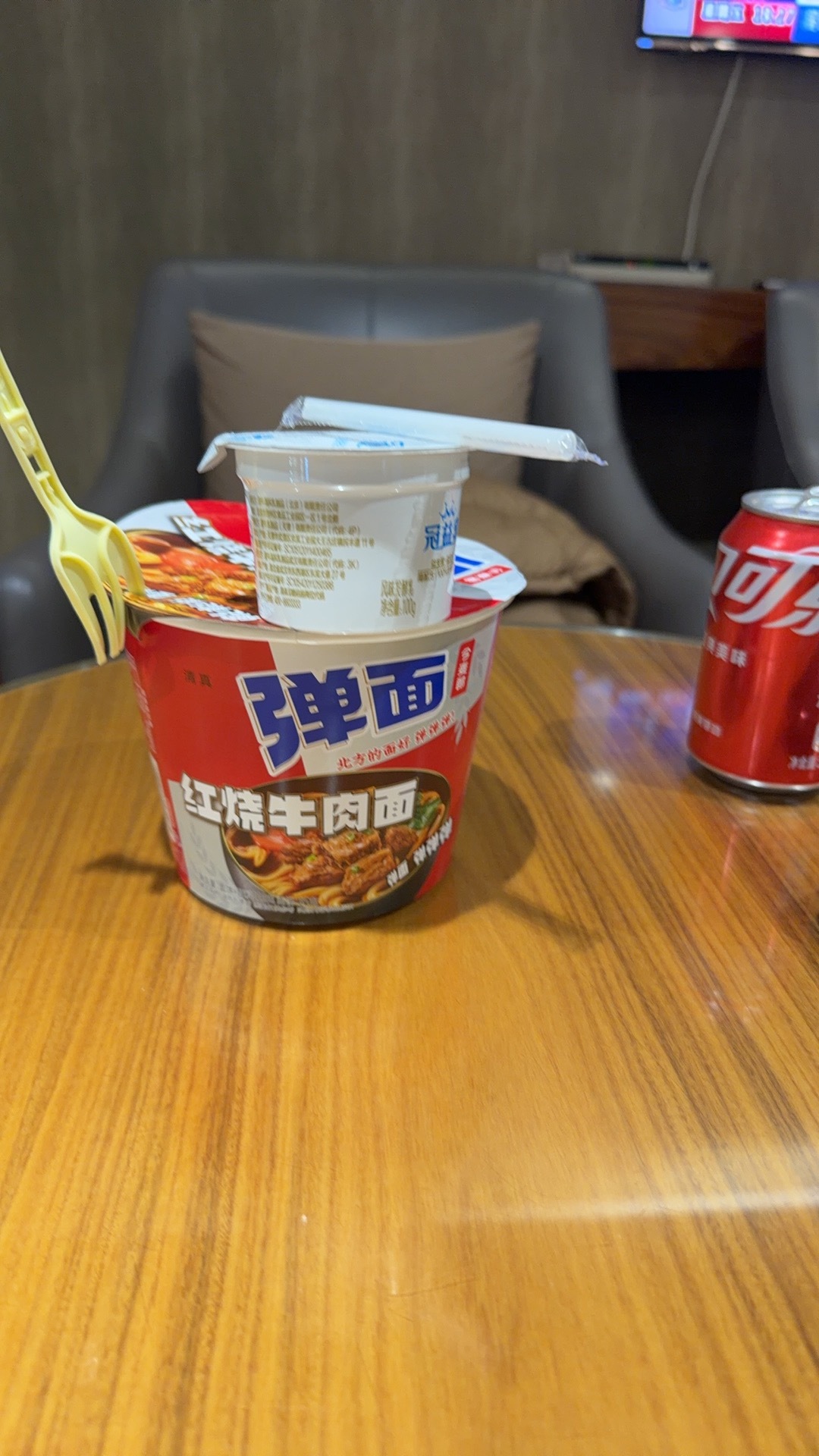 2026的第一桶泡面，开启出差工作模式。