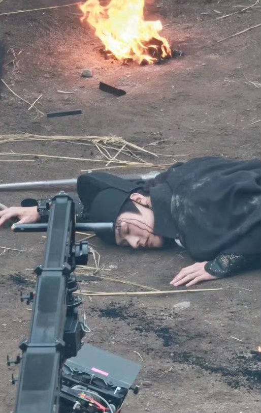 龚俊白衣公卿受伤路透，不是，谁把我们孟剑卿弄伤了，你来我们好好聊聊