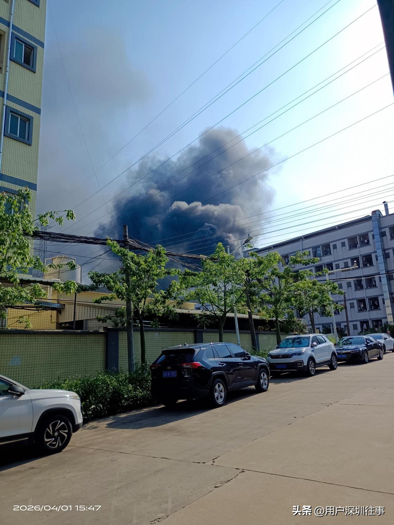 一场大火暴露了什么？
昨日下午(4月1日)，东莞常平的一家工厂燃起大火，烧了许久