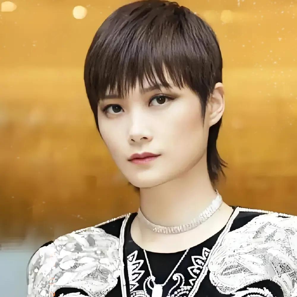 终于明白李宇春为何不婚！
41岁的她早已看透娱乐圈
适应独居生活

41岁的李宇