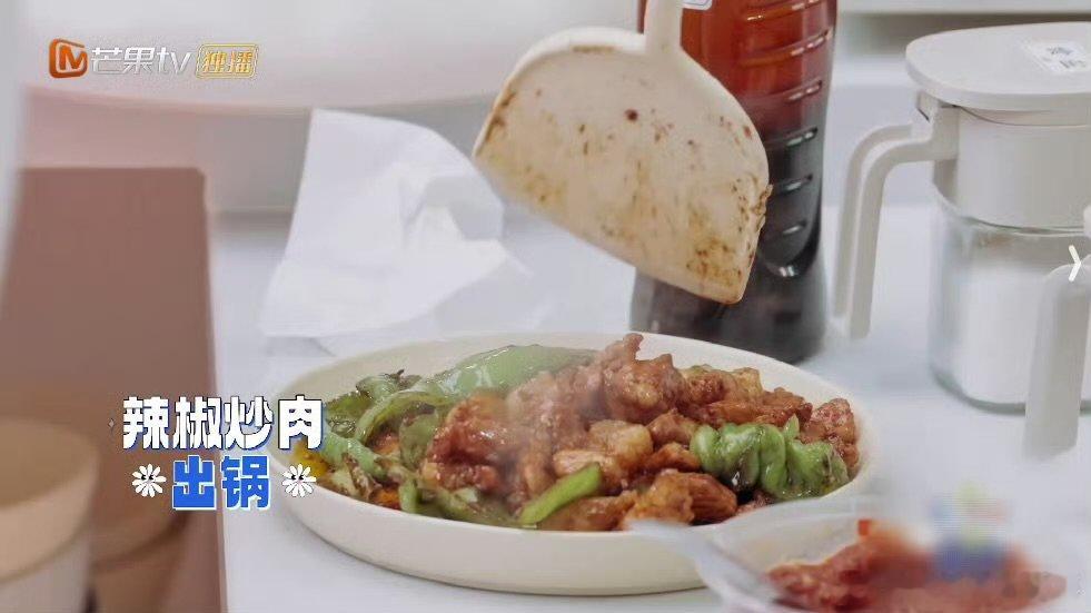 王星越有腹肌就算了还这么会做饭我们的宿舍 王星越在宿舍里也太卷了吧！跟高瀚宇一起