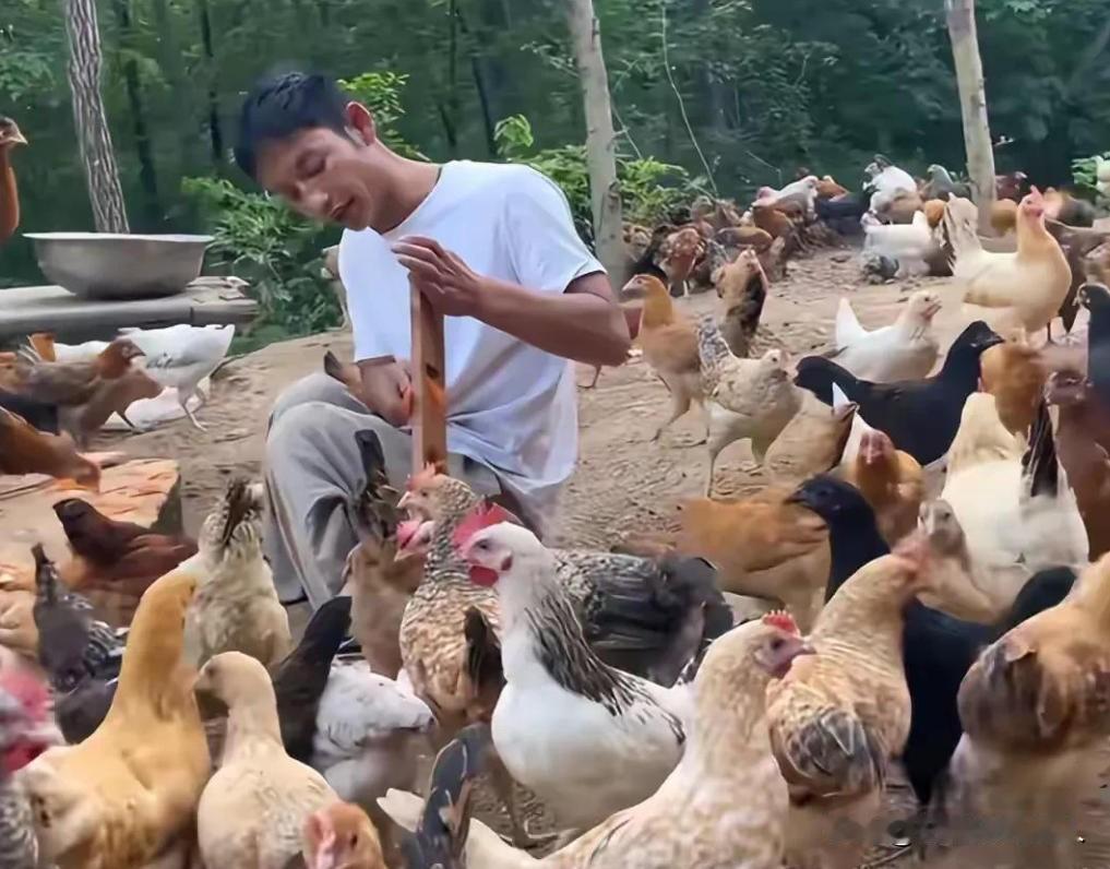 1991年，河南一对夫妻生下残疾儿子不想要，于是，他们将儿子扔在草丛里。谁料，村