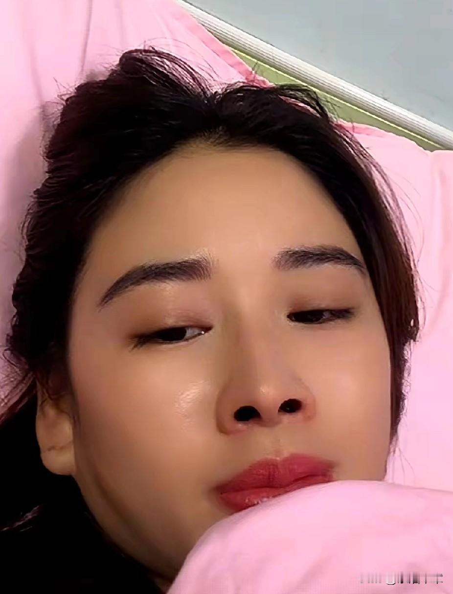 病房里的信任裂痕与探视权拉扯

生病就能拒见亲爹吗？11号是依晨生日，紫霞在医院