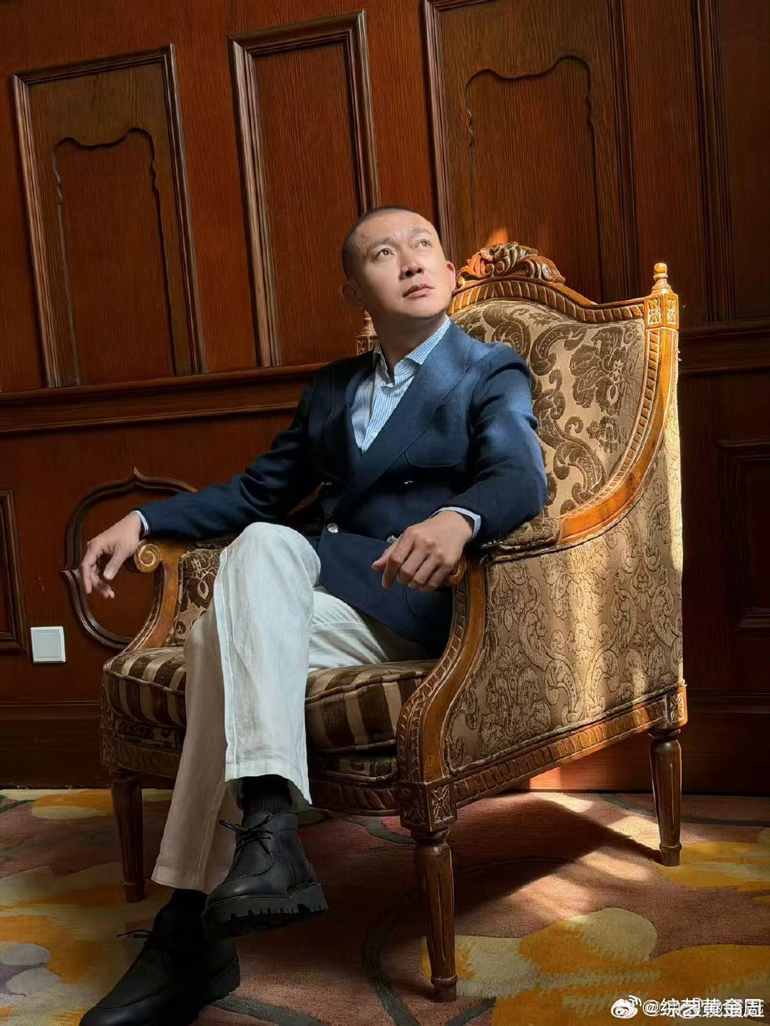 央视网云顶对话聂远江南春 云顶对话别把坚守当负担，热爱会化解所有辛苦，这是这场云