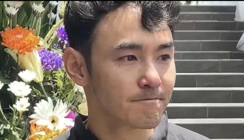 阮经天，伤心落泪！

6月21日下午，许久没有露面的阮经天最新近况曝光，没想到这