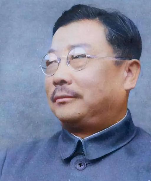 1949年，李克农突然笑问毛主席：“主席，你知道美国总统每天上班后的第一件事是什