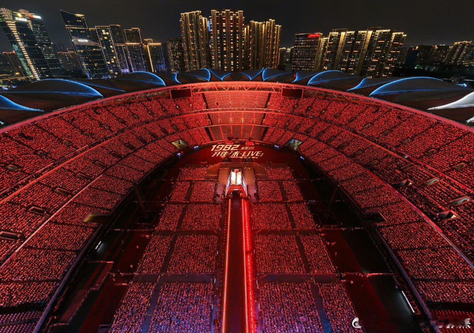 张杰动态小火车退场动态小火车就这样慢慢退场，好可爱的画风，今天的舞台真的是转变好