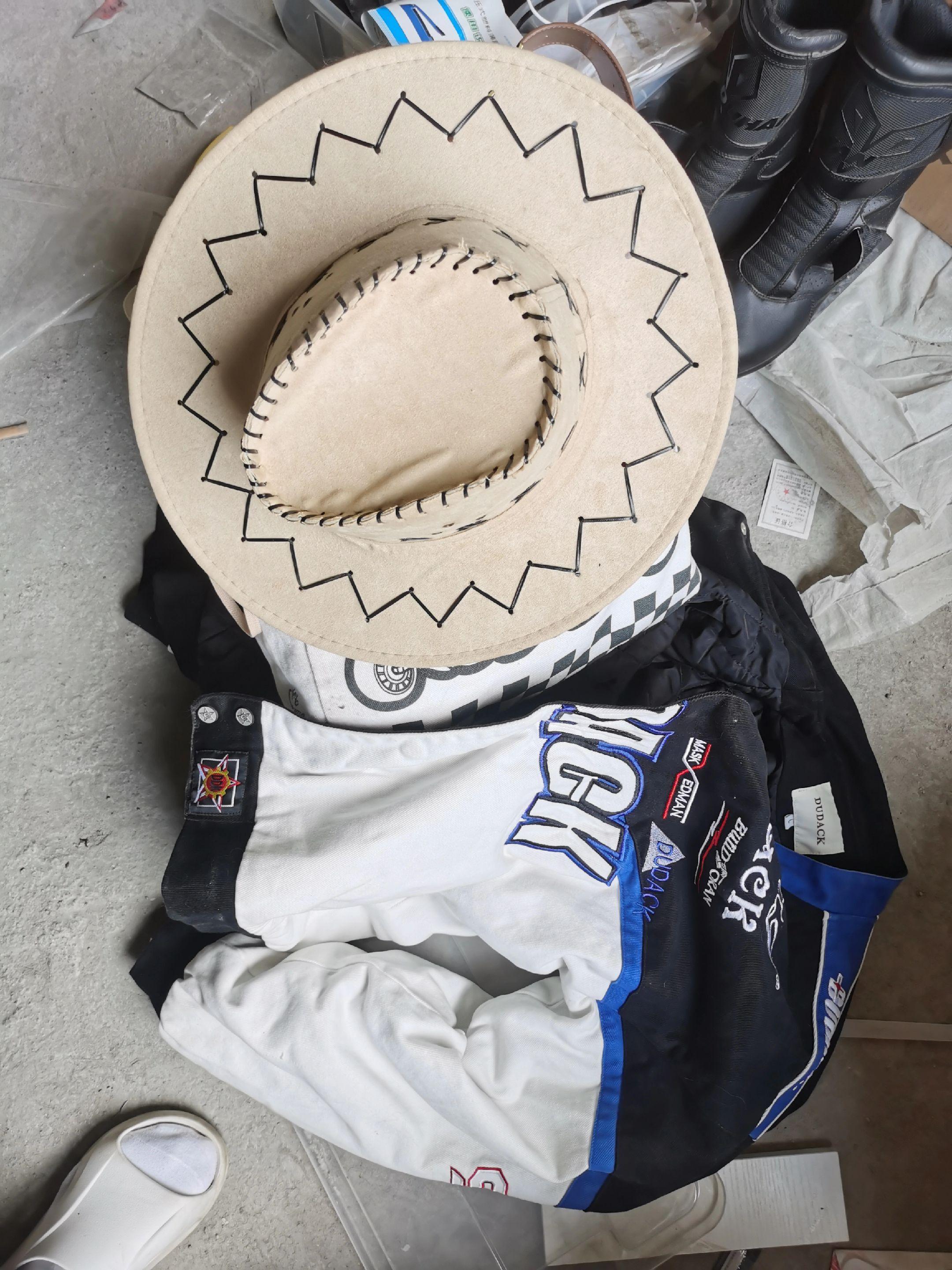 “垃圾就应该呆在垃圾桶里”